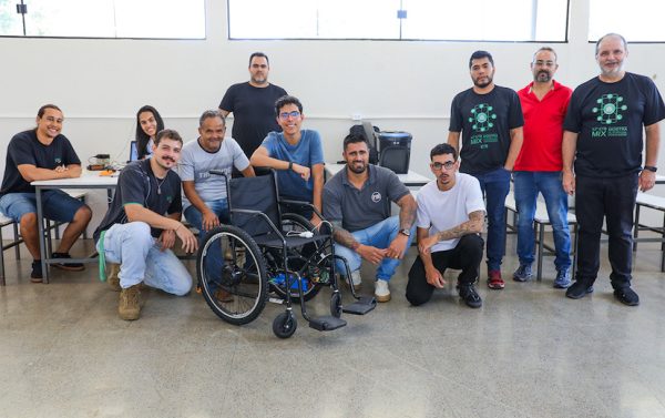 Alunos da Escola Técnica de Brasília transformam cadeira de rodas manual em elétrica